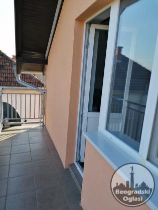 Prodaja kuce sa vise stanova i garazom