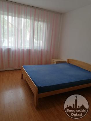 Prodaja kuce sa vise stanova i garazom