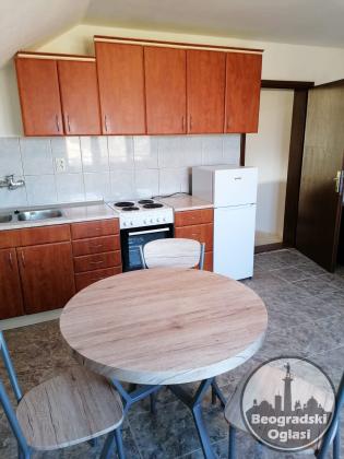 Prodaja kuce sa vise stanova i garazom