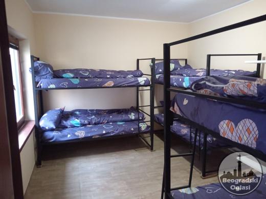 Izdajem stanove za radnike jednosobne,dvosobne,trosobne-Dobanovci