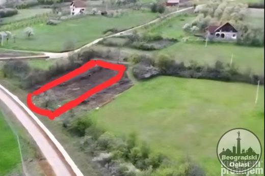 atraktivan plac od 11ari u Pakovraću-Čačak