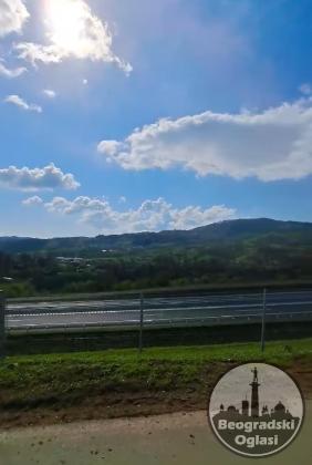 atraktivan plac od 11ari u Pakovraću-Čačak