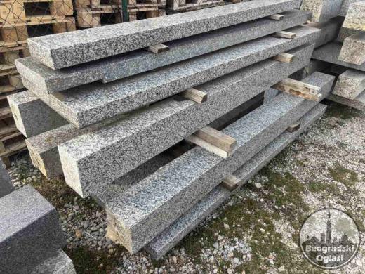 Na prodaju 30 m3 granitnih ploca, stubova