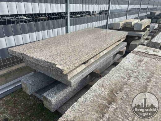 Na prodaju 30 m3 granitnih ploca, stubova