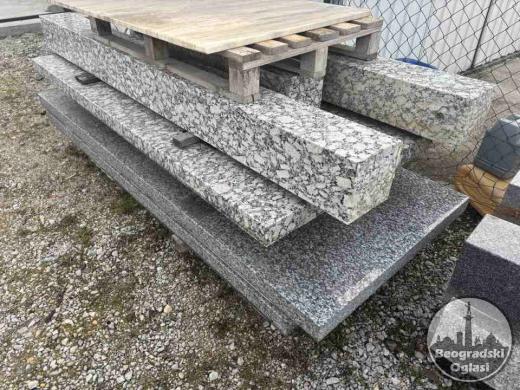 Na prodaju 30 m3 granitnih ploca, stubova