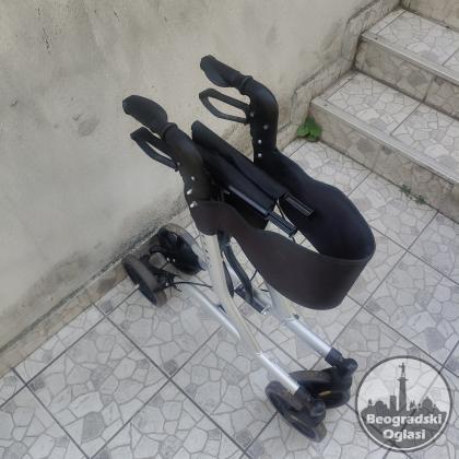 Prodajem hodalicu u odličnom stanju