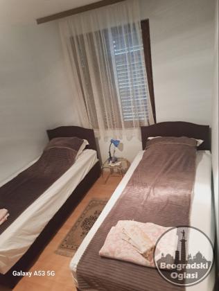Izdaje se apartman-vikendica Ivanka,Srebrno jezero