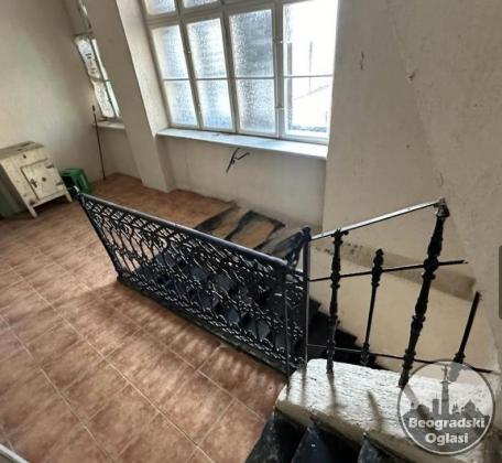Prodaje se ceo sprat-vise stanova na glavoj ulici u Somboru