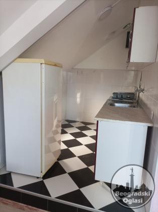 Namešten stan u kući, 50m2, na prvom spratu, zaseban ulaz