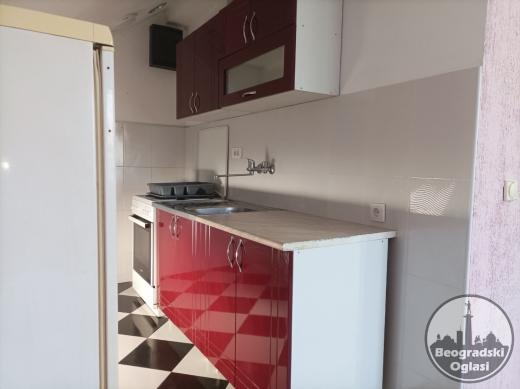 Namešten stan u kući, 50m2, na prvom spratu, zaseban ulaz